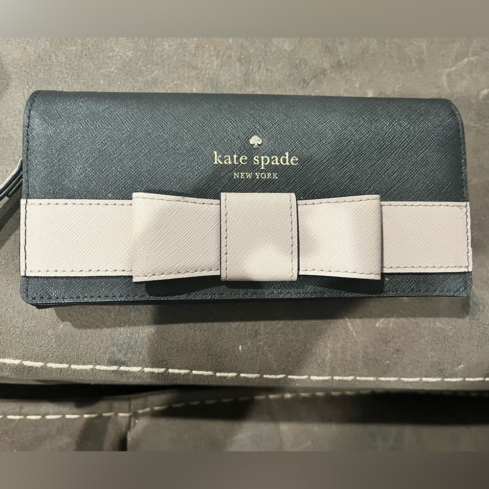 Kate spade bow wallet